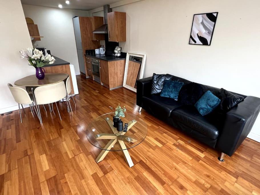 Entire Flat, 2 Bedroom & 2 Bathrooms In برمنغهام المظهر الخارجي الصورة